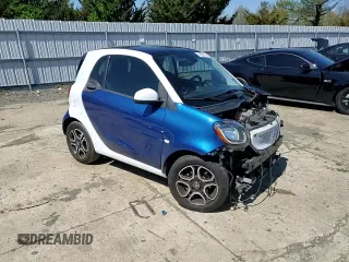 2016 Smart fortwo Passion z VIN WMEFJ5DA6GK064695, wystawiony jako Copart lot #53528315 z przebiegiem 53 508 mil mil oraz Szkody całkowita. Historia ofert i sprzedaży dostępna na DreamBid. Obrazek 11.