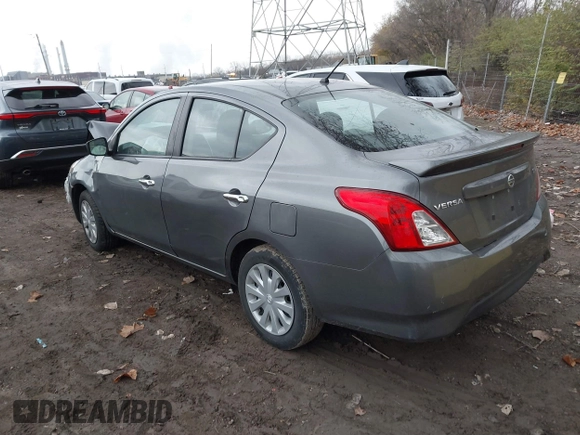 2019 Nissan Versa SV z VIN 3N1CN7AP4KL814213, wystawiony jako IAAI lot #40877781 z przebiegiem 108 624 mil mil oraz . Historia ofert i sprzedaży dostępna na DreamBid. Obrazek 3.