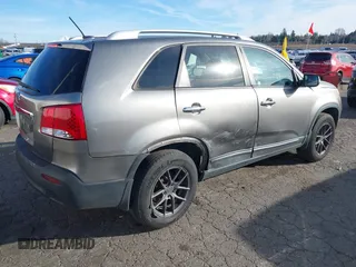 2011 Kia Sorento LX with VIN 5XYKT3A15BG180713, listed as a IAAI auction lot 41556092 with 135,146 mi miles. Bid and sale history available at carsss.com. Image 4.