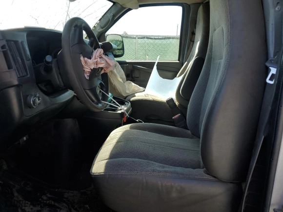 2014 GMC Savana Cargo Van with VIN 1GTW7FCA7E1910050, listed as a Copart auction lot 81046724 with 0 mi miles and Salvage Title. Bid and sale history available at carsss.com. Image 7.