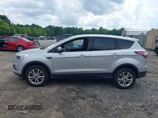 2017 Ford Escape SE z VIN 1FMCU9GD3HUA74463, wystawiony jako IAAI lot #42496171 z przebiegiem 160 534 mil mil oraz . Historia ofert i sprzedaży dostępna na DreamBid. Obrazek 14.