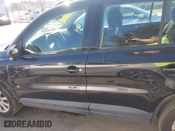 2017 Volkswagen Tiguan S with VIN WVGBV7AX3HK053429, listed as a IAAI auction lot 41610376 with 85,807 mi miles and . Bid and sale history available at DreamBid. Image 14.