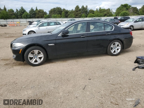 2013 BMW 5 Series 528i xDrive z VIN WBAXH5C58DD108132, wystawiony jako Copart lot #57969865 z przebiegiem 68 308 mil mil oraz Szkoda całkowita • Salvage title. Historia ofert i sprzedaży dostępna na DreamBid. Obrazek 1.