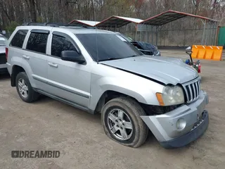 2007 Jeep Grand Cherokee Laredo with VIN 1J8HR48P77C570936, listed as a IAAI auction lot 41945531 with 200,821 mi miles. Bid and sale history available at carsss.com. Image 1.