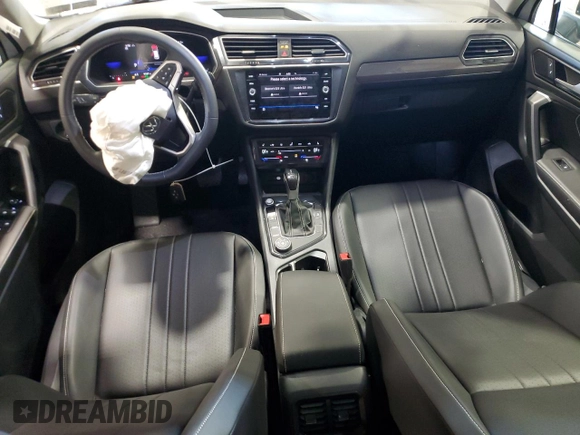 2023 Volkswagen Tiguan SE z VIN 3VVMB7AX3PM130119, wystawiony jako Copart lot #45486645 z przebiegiem 9 287 mil mil oraz Szkoda całkowita • Salvage title. Historia ofert i sprzedaży dostępna na DreamBid. Obrazek 8.