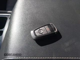 2022 Ford Expedition Max XLT с VIN 1FMJK1HT8NEA25897, выставлен на аукционе IAAI как лот 42307617 с пробегом 126 420 миль миль и . История ставок и продаж доступна на DreamBid. Изображение 11.