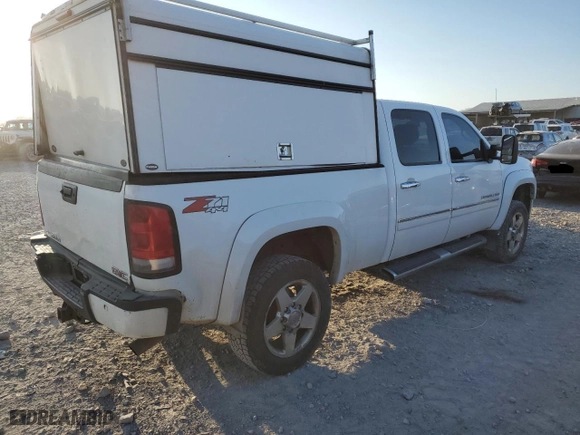 2011 GMC Sierra 2500HD Denali with VIN 1GT125CG4BF136605, listed as a Copart auction lot 83184234 with 221,476 mi miles and Salvage Title. Bid and sale history available at carsss.com. Image 3.