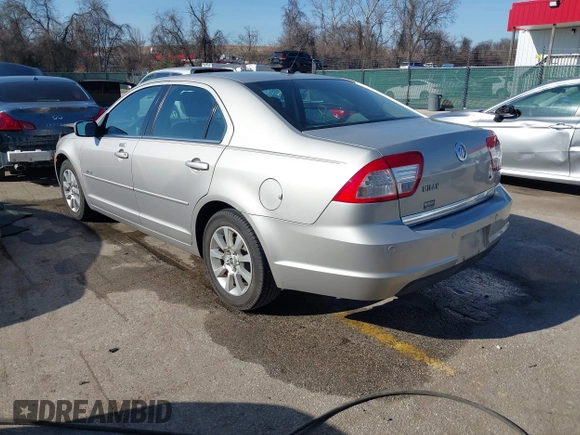2008 Mercury Milan z VIN 3MEHM07Z58R633485, wystawiony jako IAAI lot #41764314 z przebiegiem 60 842 mil mil oraz . Historia ofert i sprzedaży dostępna na DreamBid. Obrazek 3.