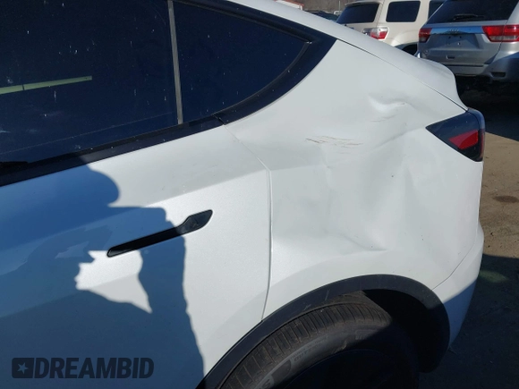 2025 Tesla Model Y Long Range with VIN 7SAYGDED9SA342374, listed as a IAAI auction lot 41663085 with 4,115 mi miles and . Bid and sale history available at DreamBid. Image 19.