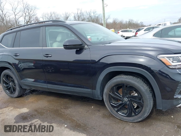 2022 Volkswagen Atlas 3.6L V6 SE w/Technology with VIN 1V2HR2CA9NC548835, listed as a IAAI auction lot 41532251 with 22,354 mi miles. Bid and sale history available at carsss.com. Image 13.