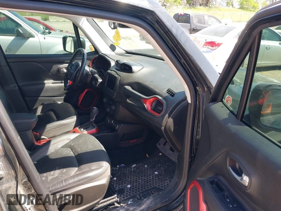 2018 Jeep Renegade Trailhawk with VIN ZACCJBCB0JPG78827, listed as a IAAI auction lot 42240590 with 72,736 mi miles and . Bid and sale history available at DreamBid. Image 5.