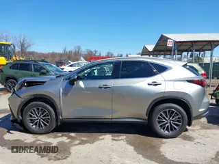 2025 Lexus NX 350 z VIN 2T2AGCEZ6SC070955, wystawiony jako IAAI lot #41821895 z przebiegiem 8 632 mil mil oraz . Historia ofert i sprzedaży dostępna na DreamBid. Obrazek 14.