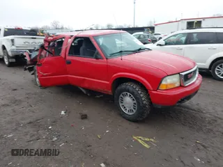 2001 GMC Sonoma SLS with VIN 1GTDT13W81K257489, listed as a IAAI auction lot 41678985 with 146,026 mi miles. Bid and sale history available at carsss.com. Image 1.