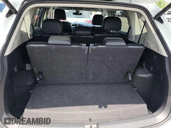 2024 Volkswagen Tiguan SE with VIN 3VV3B7AX5RM086820, listed as a IAAI auction lot 42751180 with 30,839 mi miles and . Bid and sale history available at DreamBid. Image 17.