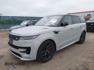 2023 Land Rover Range Rover Sport Autobiography z VIN SAL119E4XPA132200, wystawiony jako IAAI lot #42525401 z przebiegiem 14 435 mil mil oraz . Historia ofert i sprzedaży dostępna na DreamBid. Obrazek 18.