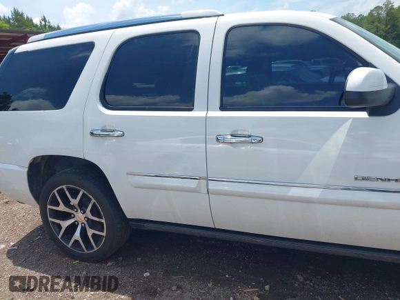 2008 GMC Yukon Denali z VIN 1GKFK63848J230708, wystawiony jako IAAI lot #42175206 z przebiegiem 208 589 mil mil oraz . Historia ofert i sprzedaży dostępna na DreamBid. Obrazek 13.