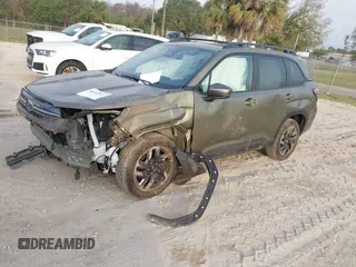 2025 Subaru Forester Limited z VIN JF2SLDRC1SH484884, wystawiony jako IAAI lot #41590511 z przebiegiem 4 933 mil mil oraz . Historia ofert i sprzedaży dostępna na DreamBid. Obrazek 2.