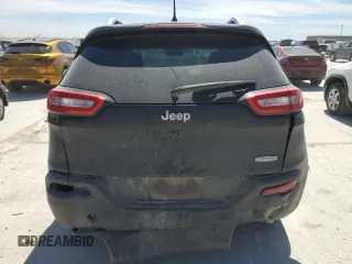 2017 Jeep Cherokee Latitude z VIN 1C4PJLCSXHW653163, wystawiony jako Copart lot #49277655 z przebiegiem 209 156 mil mil oraz Szkoda całkowita • Salvage title. Historia ofert i sprzedaży dostępna na DreamBid. Obrazek 6.