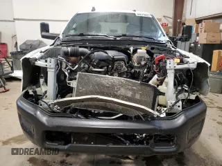 2022 Ram 2500 Tradesman z VIN 3C6UR5HJ3NG365610, wystawiony jako Copart lot #48679065 z przebiegiem 92 703 mil mil oraz Szkoda całkowita • Salvage title. Historia ofert i sprzedaży dostępna na DreamBid. Obrazek 5.