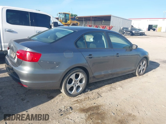 2012 Volkswagen Jetta S с VIN 3VW2K7AJ3CM335903, выставлен на аукционе IAAI как лот 42248250 с пробегом 142 826 миль миль и . История ставок и продаж доступна на DreamBid. Изображение 4.