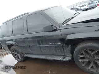 2000 Cadillac Escalade z VIN 1GYEK63R8YR188250, wystawiony jako IAAI lot #41412615 z przebiegiem 190 542 mil mil oraz . Historia ofert i sprzedaży dostępna na DreamBid. Obrazek 13.