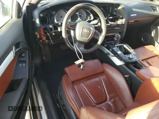 2009 Audi S5 z VIN WAURV78T29A052380, wystawiony jako Copart lot #87357594 z przebiegiem 73 739 mil mil oraz Czysty tytuł • Clean title. Historia ofert i sprzedaży dostępna na DreamBid. Obrazek 8.