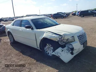 2008 Chrysler 300 LX with VIN 2C3KA43R18H258997, listed as a IAAI auction lot 41730765 with 135,905 mi miles. Bid and sale history available at carsss.com. Image 1.
