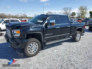 2017 GMC Sierra 2500HD Denali with VIN 1GT12UEY4HF201039, listed as a Copart auction lot 45209265 with 130,373 mi miles and Salvage Title. Bid and sale history available at carsss.com. Image 1.