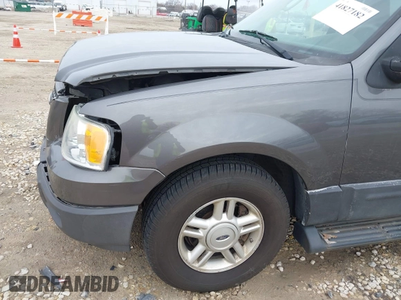 2004 Ford Expedition Special Service with VIN 1FMPU16L44LA06653, listed as a IAAI auction lot 41827182 with 125,996 mi miles. Bid and sale history available at carsss.com. Image 12.