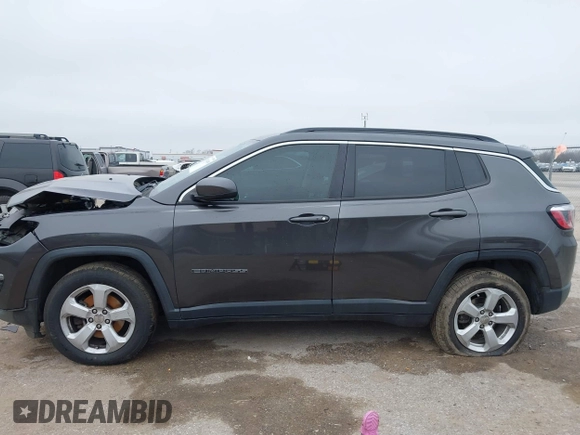 2018 Jeep Compass Latitude with VIN 3C4NJCBB4JT193275, listed as a IAAI auction lot 41491499 with 132,546 mi miles. Bid and sale history available at carsss.com. Image 14.