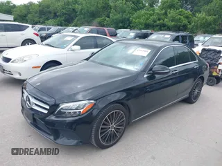 2019 Mercedes-Benz C 300 z VIN 55SWF8DB0KU307061, wystawiony jako IAAI lot #42143403 z przebiegiem Nie podano mil oraz . Historia ofert i sprzedaży dostępna na DreamBid. Obrazek 20.