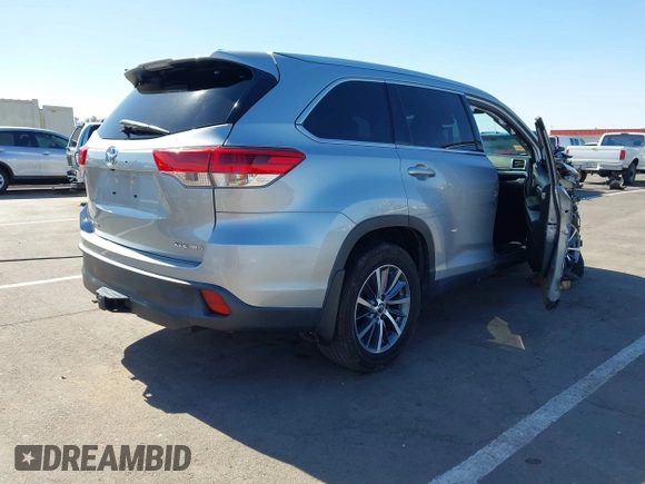 2019 Toyota Highlander SE z VIN 5TDJZRFH4KS580932, wystawiony jako IAAI lot #42250414 z przebiegiem 52 437 mil mil oraz . Historia ofert i sprzedaży dostępna na DreamBid. Obrazek 4.