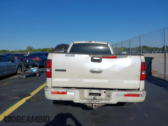 2005 Ford F-150 XL z VIN 1FTRF12245NB94164, wystawiony jako IAAI lot #42294055 z przebiegiem 311 917 mil mil oraz . Historia ofert i sprzedaży dostępna na DreamBid. Obrazek 16.
