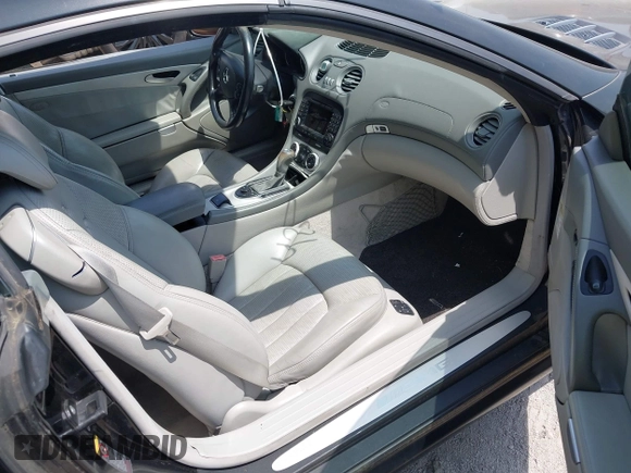 2005 Mercedes-Benz SL 55 AMG with VIN WDBSK74F85F101039, listed as a IAAI auction lot 42812397 with 76,452 mi miles and . Bid and sale history available at DreamBid. Image 5.