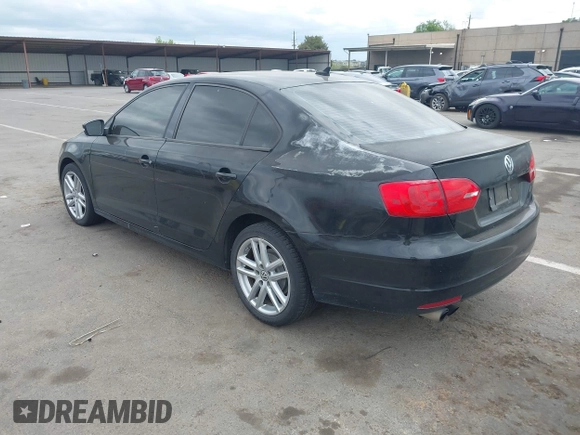 2011 Volkswagen Jetta Sedan SE PZEV with VIN 3VWDZ7AJ5BM308687, listed as a IAAI auction lot 42127389 with 155,419 mi miles. Bid and sale history available at carsss.com. Image 3.