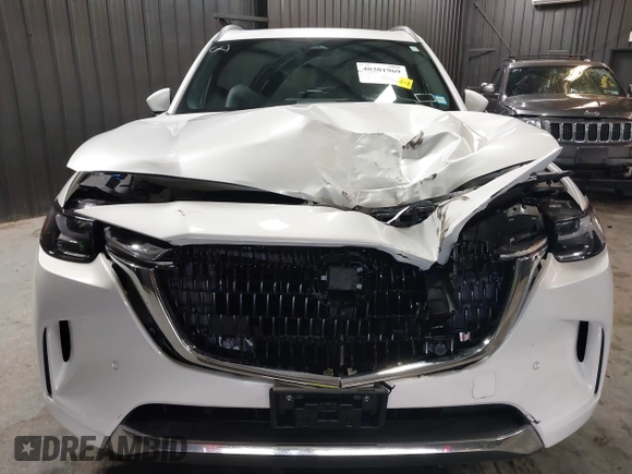 2024 Mazda CX-90 S Premium z VIN JM3KKDHCXR1103272, wystawiony jako IAAI lot #40301969 z przebiegiem 5 235 mil mil oraz . Historia ofert i sprzedaży dostępna na DreamBid. Obrazek 6.