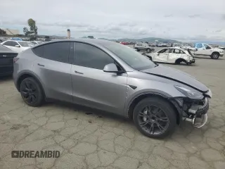 2025 Tesla Model Y Long Range with VIN 7SAYGDED7SF227582, listed as a Copart auction lot 47556595 with 5,340 mi miles and Salvage Title. Bid and sale history available at DreamBid. Image 4.