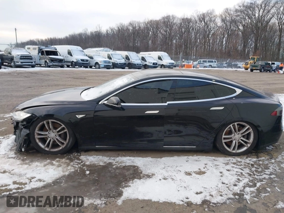 2013 Tesla Model S с VIN 5YJSA1AG2DFP11228, выставлен на аукционе IAAI как лот 41339370 с пробегом 121 237 миль миль и . История ставок и продаж доступна на DreamBid. Изображение 14.