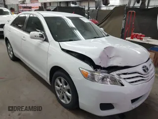 2011 Toyota Camry LE z VIN 4T4BF3EK4BR168658, wystawiony jako IAAI lot #41818813 z przebiegiem 153 398 mil mil oraz . Historia ofert i sprzedaży dostępna na DreamBid. Obrazek 1.
