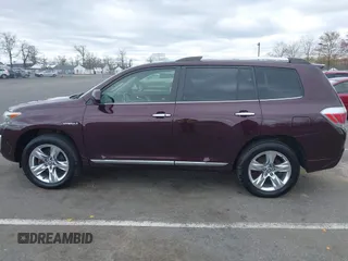 2013 Toyota Highlander Limited z VIN JTEDC3EH7D2017120, wystawiony jako IAAI lot #42060409 z przebiegiem 122 721 mil mil oraz . Historia ofert i sprzedaży dostępna na DreamBid. Obrazek 6.