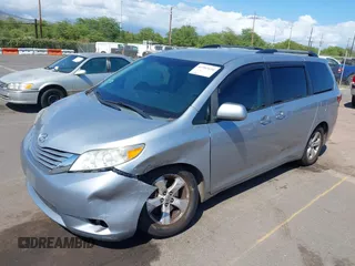 2016 Toyota Sienna LE AAS with VIN 5TDKK3DC6GS693284, listed as a IAAI auction lot 41902616 with 191,709 mi miles. Bid and sale history available at carsss.com. Image 6.