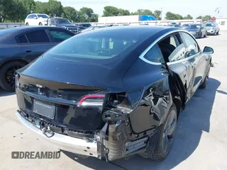 2020 Tesla Model 3 Standard Range Plus z VIN 5YJ3E1EA3LF611152, wystawiony jako IAAI lot #42256503 z przebiegiem 78 633 mil mil oraz . Historia ofert i sprzedaży dostępna na DreamBid. Obrazek 4.