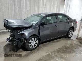 2010 Toyota Corolla z VIN 2T1BU4EE3AC513954, wystawiony jako Copart lot #56916755 z przebiegiem 107 915 mil mil oraz Szkoda całkowita • Salvage title. Historia ofert i sprzedaży dostępna na DreamBid. Obrazek 1.