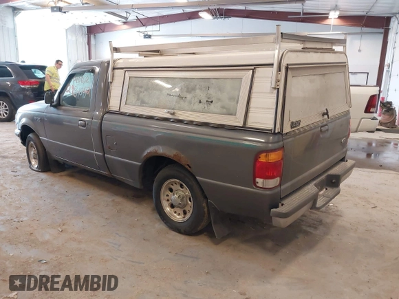 1998 Ford Ranger XL z VIN 1FTYR10CXWUC58486, wystawiony jako IAAI lot #42507768 z przebiegiem 214 343 mil mil oraz . Historia ofert i sprzedaży dostępna na DreamBid. Obrazek 3.