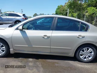 2010 Nissan Altima SL z VIN 1N4AL2AP8AN480138, wystawiony jako IAAI lot #42117251 z przebiegiem 243 314 mil mil oraz . Historia ofert i sprzedaży dostępna na DreamBid. Obrazek 14.
