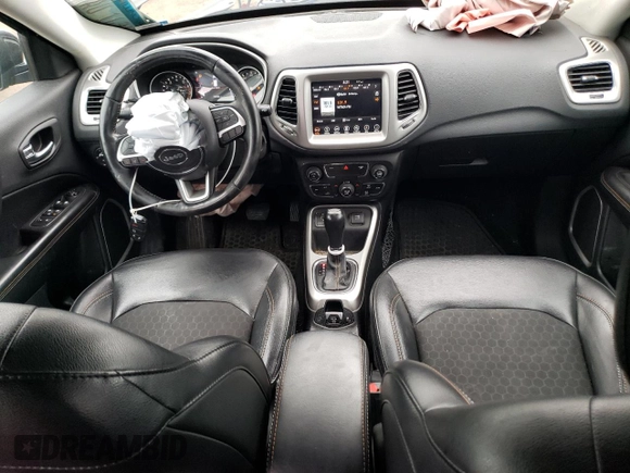 2019 Jeep Compass Latitude z VIN 3C4NJCBB8KT716007, wystawiony jako Copart lot #57232245 z przebiegiem 128 183 mil mil oraz Szkoda całkowita • Salvage title. Historia ofert i sprzedaży dostępna na DreamBid. Obrazek 8.