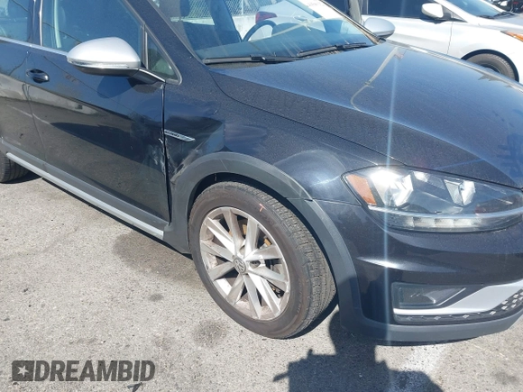 2018 Volkswagen Golf S z VIN 3VWH17AU4JM750975, wystawiony jako IAAI lot #41590132 z przebiegiem 51 479 mil mil oraz . Historia ofert i sprzedaży dostępna na DreamBid. Obrazek 6.