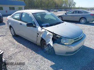 2008 Ford Focus SE z VIN 1FAHP33N78W132324, wystawiony jako IAAI lot #42035496 z przebiegiem 124 522 mil mil oraz . Historia ofert i sprzedaży dostępna na DreamBid. Obrazek 1.