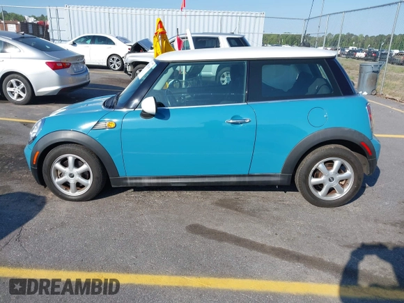 2008 MINI Hardtop with VIN WMWMF33568TT67727, listed as a IAAI auction lot 41985166 with 158,579 mi miles and . Bid and sale history available at DreamBid. Image 14.