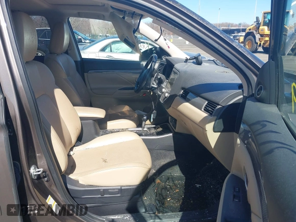 2020 Mitsubishi Outlander GT z VIN JA4JZ4AX4LZ008884, wystawiony jako IAAI lot #41800171 z przebiegiem 59 533 mil mil oraz . Historia ofert i sprzedaży dostępna na DreamBid. Obrazek 5.